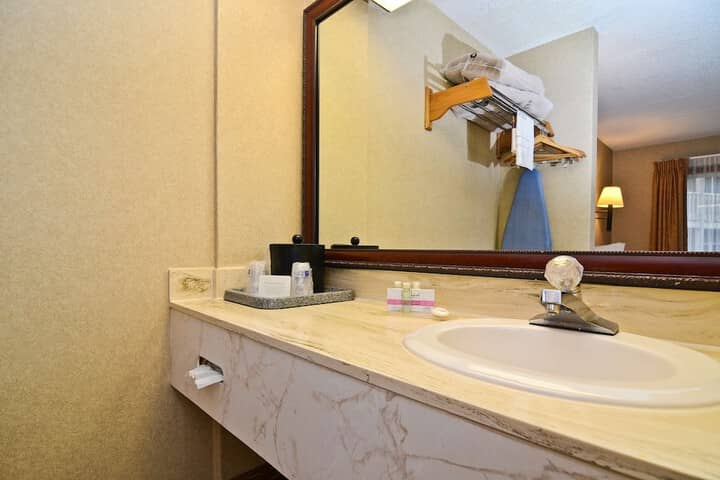 Room 10 of 20