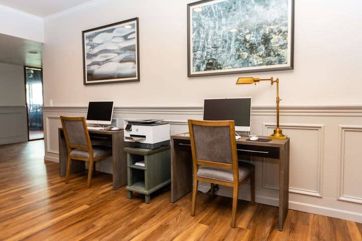 Business Center 18 of 20